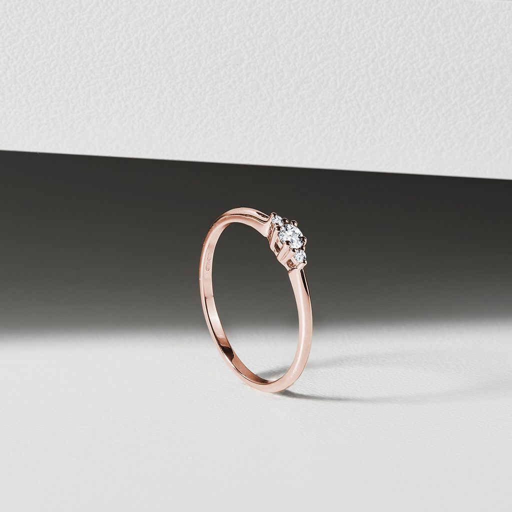 Engagement ring with rose in yellow gold and diamonds
