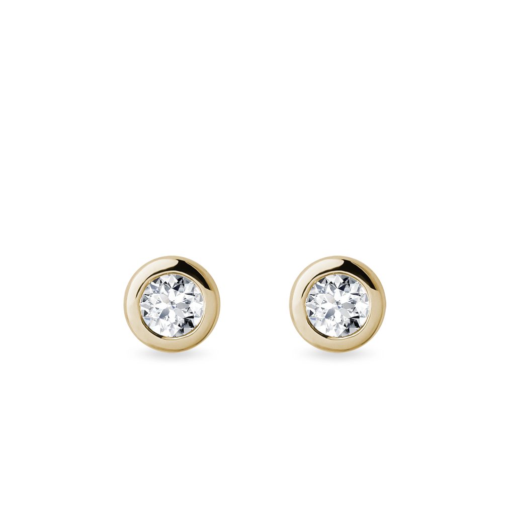 3 mm diamond bezel earrings in yellow gold | KLENOTA