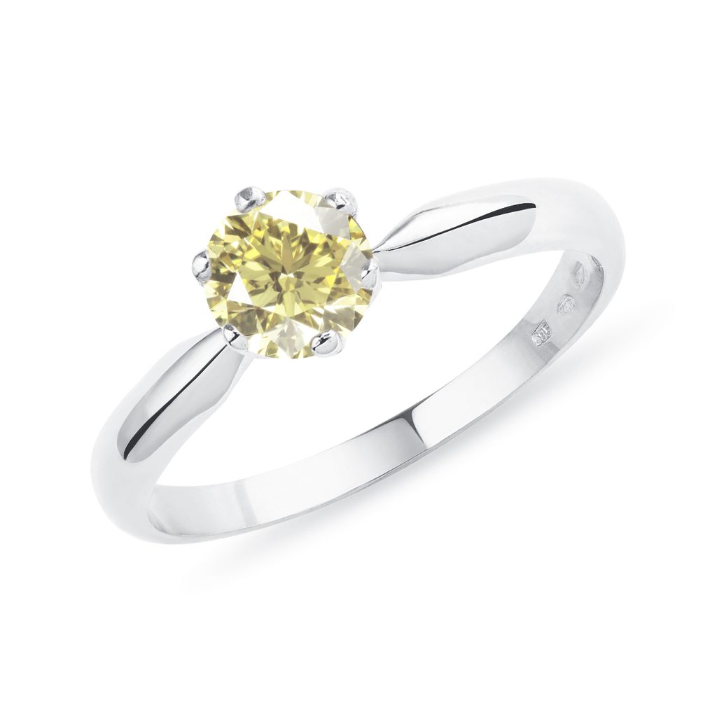 bague en or avec diamant jaune bague en or avec diamant jaune