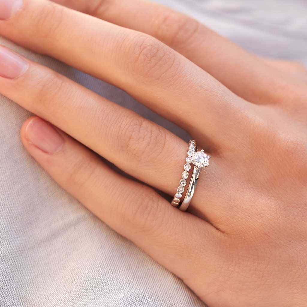 Set zásnubního a snubního prstenu v bílém zlatě | KLENOTA