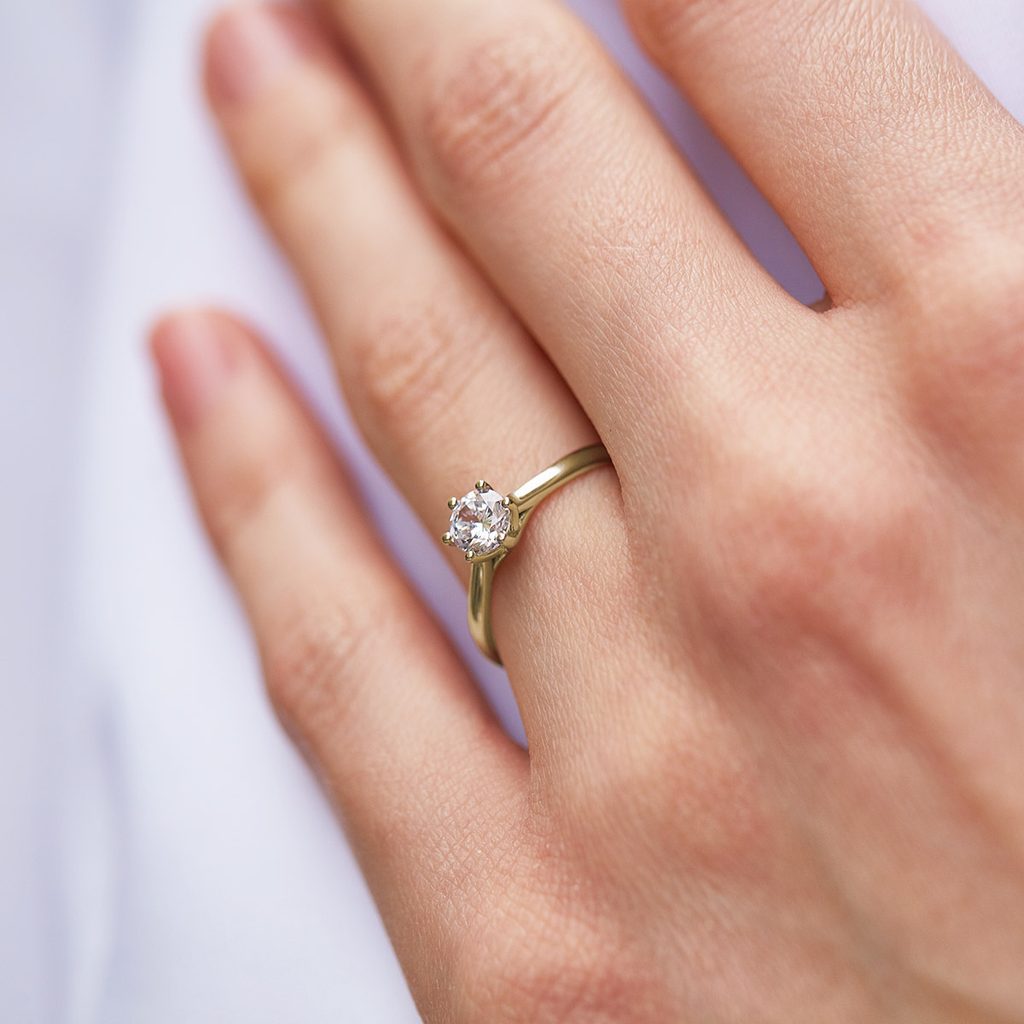 0,5ct diamond engagement ring in yellow gold | KLENOTA