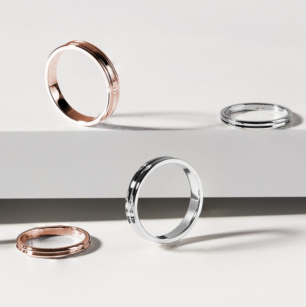 Women's semi-rounded edge engraved wedding ring in white gold | KLENOTA