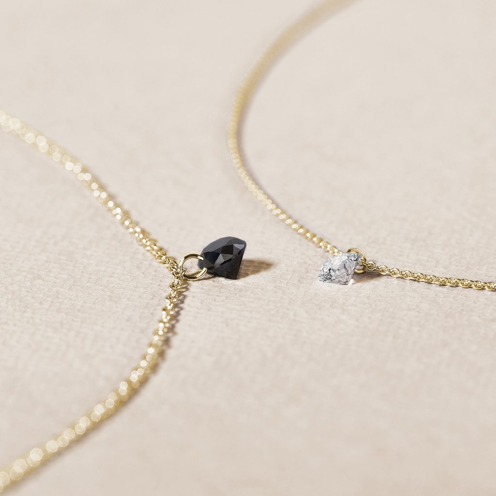 Dancing diamond necklace in yellow gold | KLENOTA