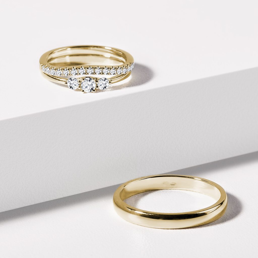 Classic Yellow Gold Wedding Ring Set with Diamonds | KLENOTA