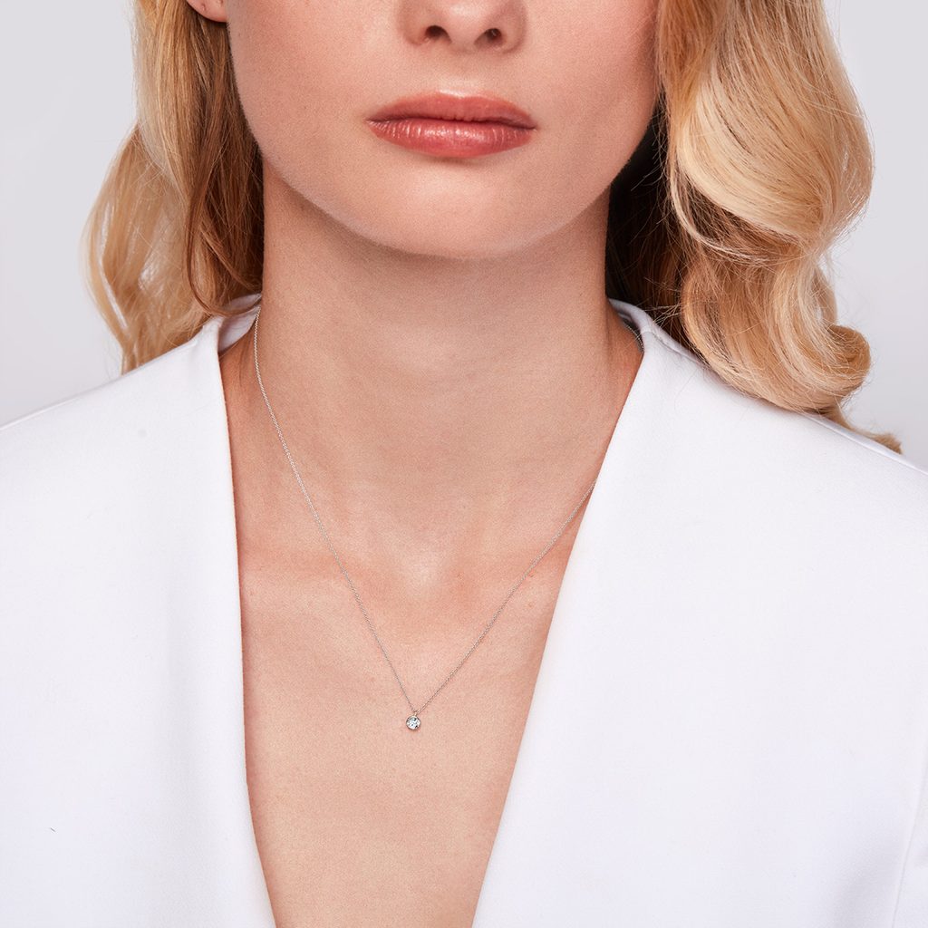 Diamond pendant necklace in white gold | KLENOTA