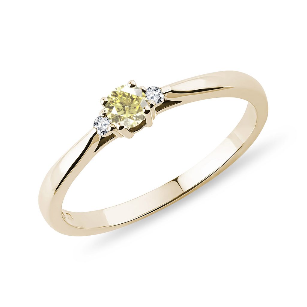 Bague de fiançailles en or jaune avec diamant jaune et diamants | KLENOTA