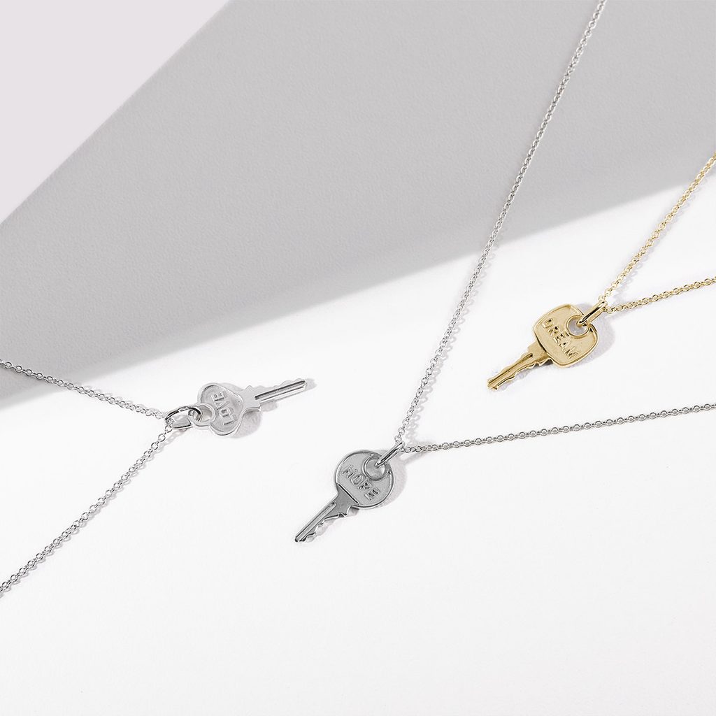 Hope key pendant in white gold | KLENOTA