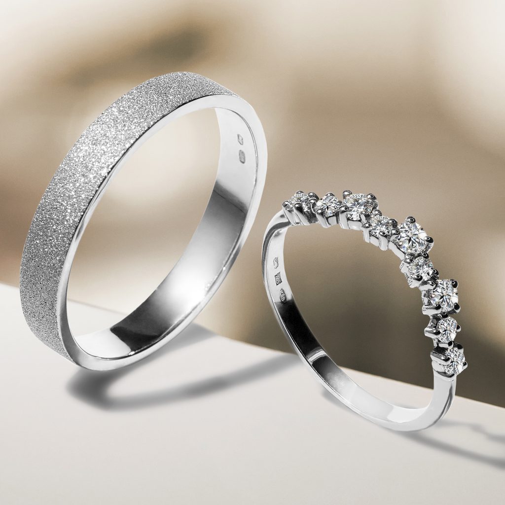 Modern diamond ring in white gold | KLENOTA