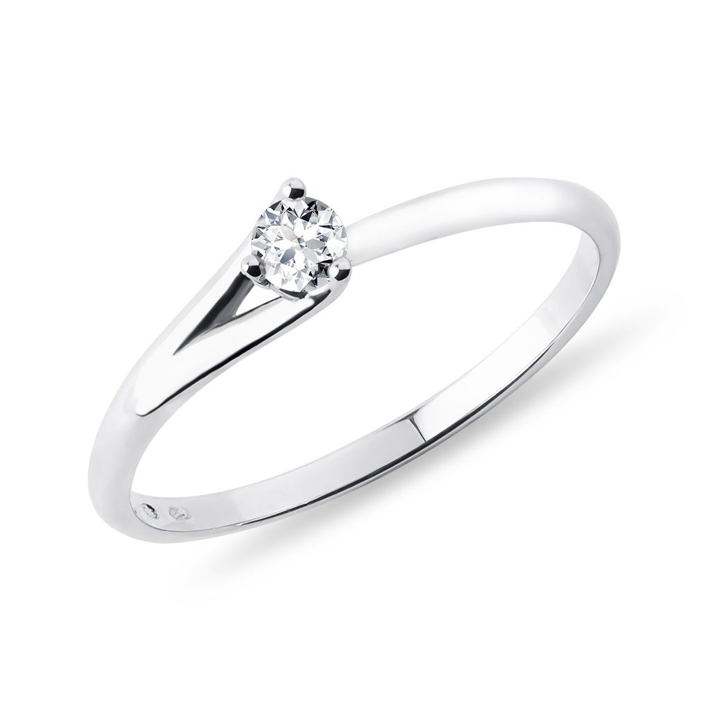 Atypický prsten z bílého zlata s briliantem | KLENOTA