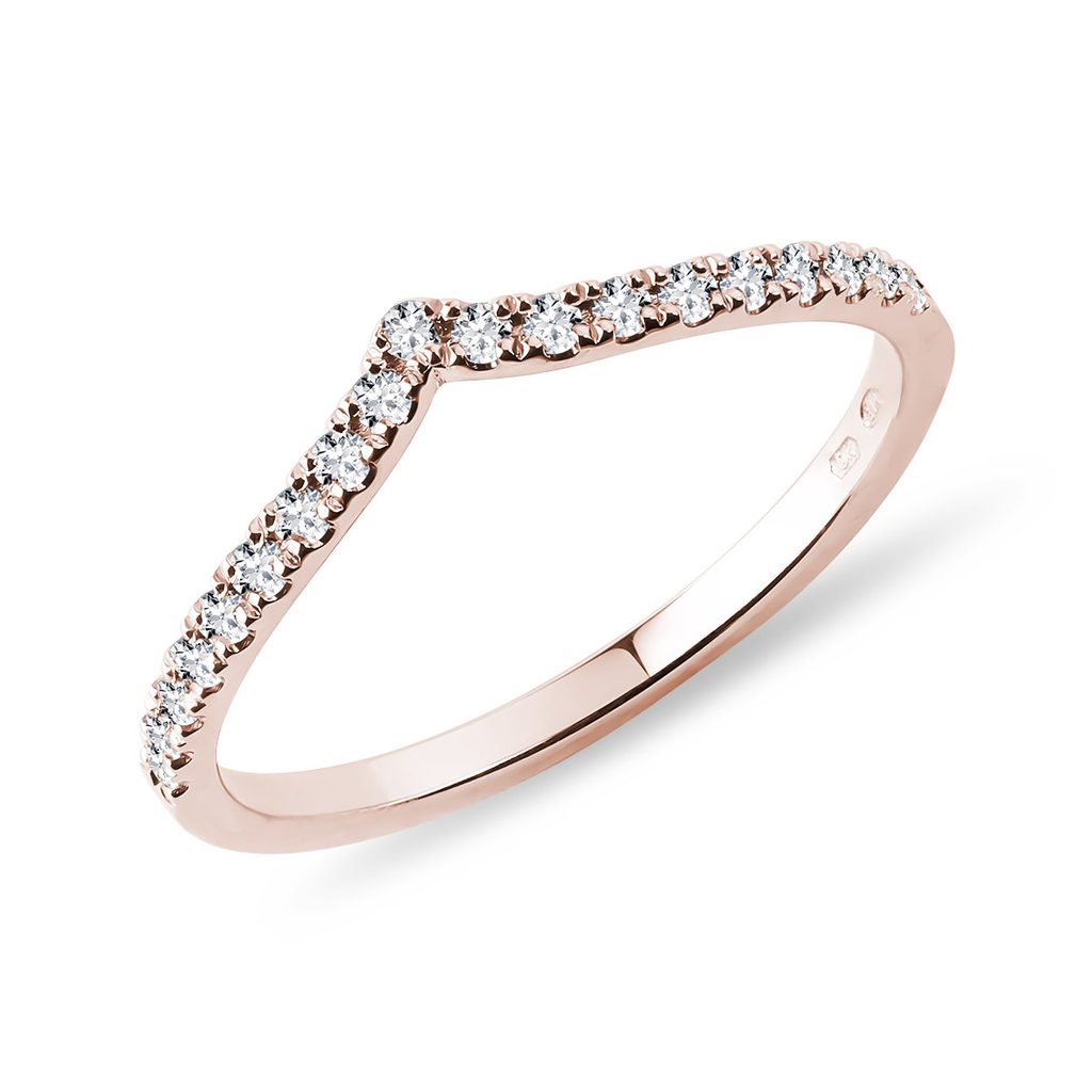 Diamond chevron ring in rose gold | KLENOTA