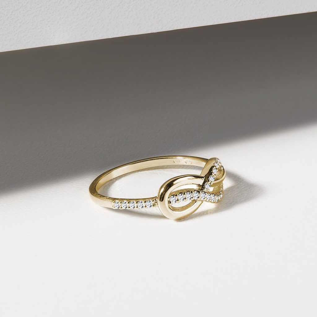 Diamond infinity ring in yellow gold | KLENOTA