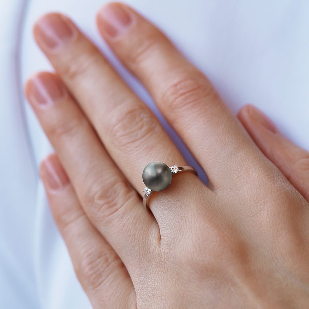 Tahitian pearl ring with diamonds in white gold | KLENOTA