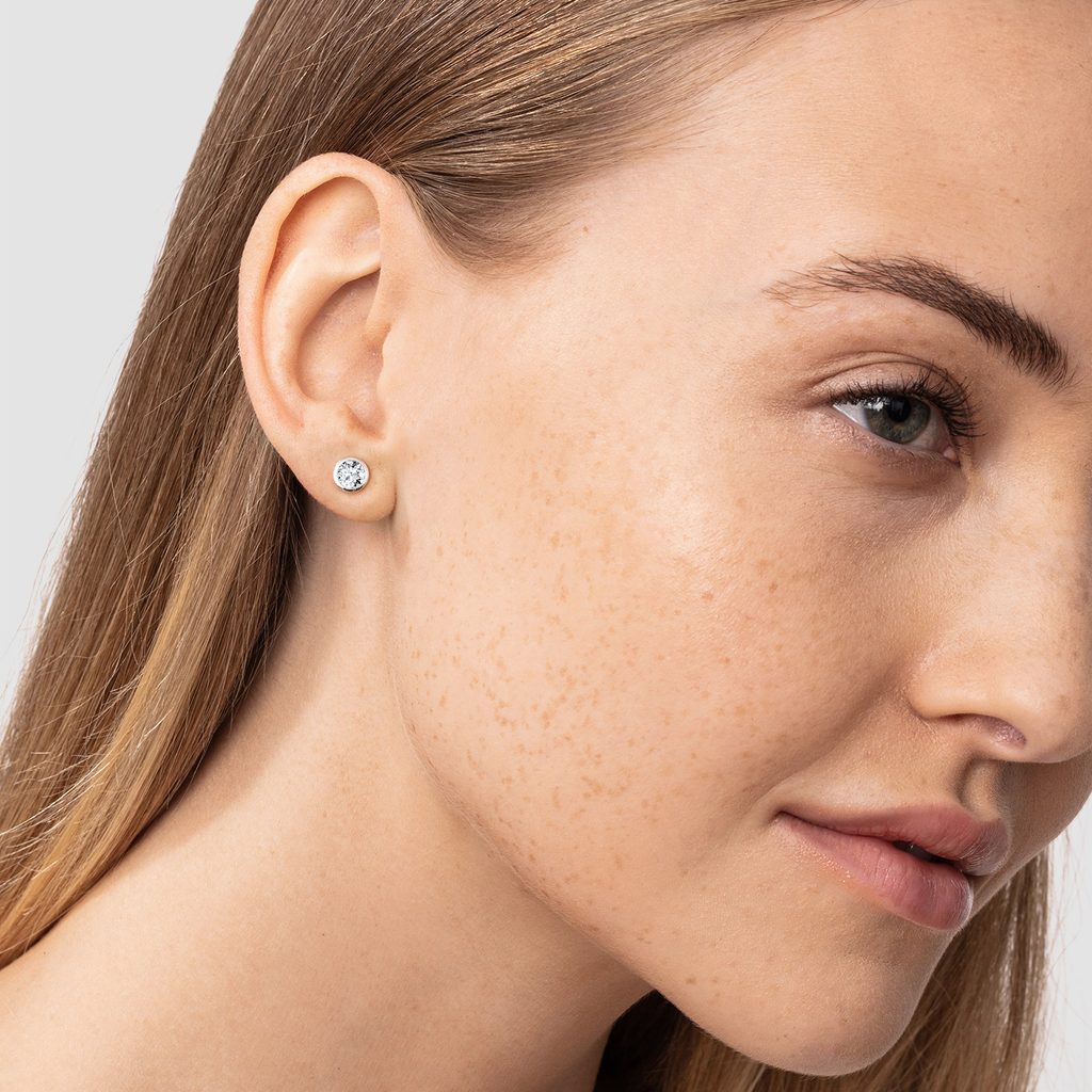 1ct diamond earrings in white gold | KLENOTA