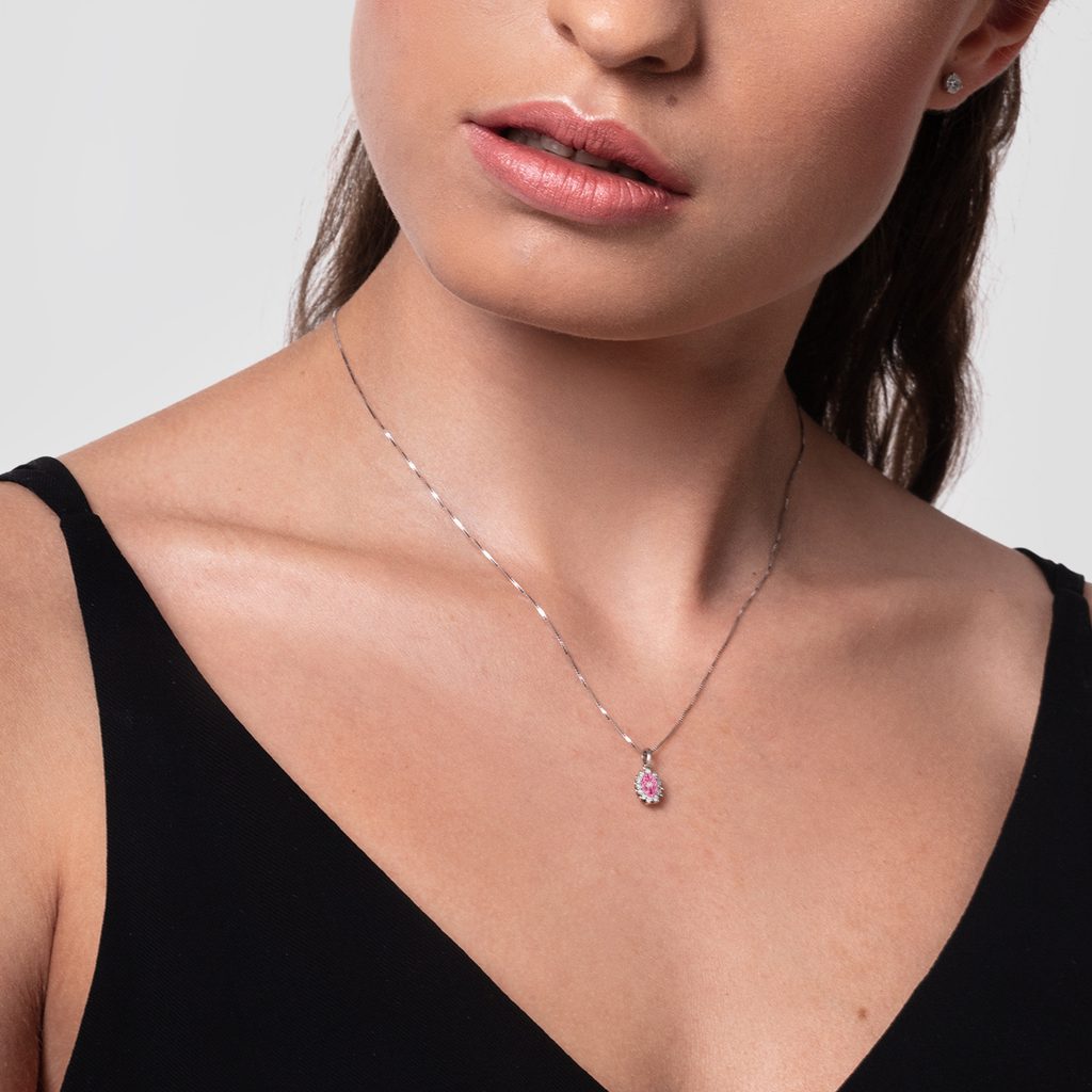 Ružový zafírový náhrdelník z bieleho zlata s diamantmi | KLENOTA