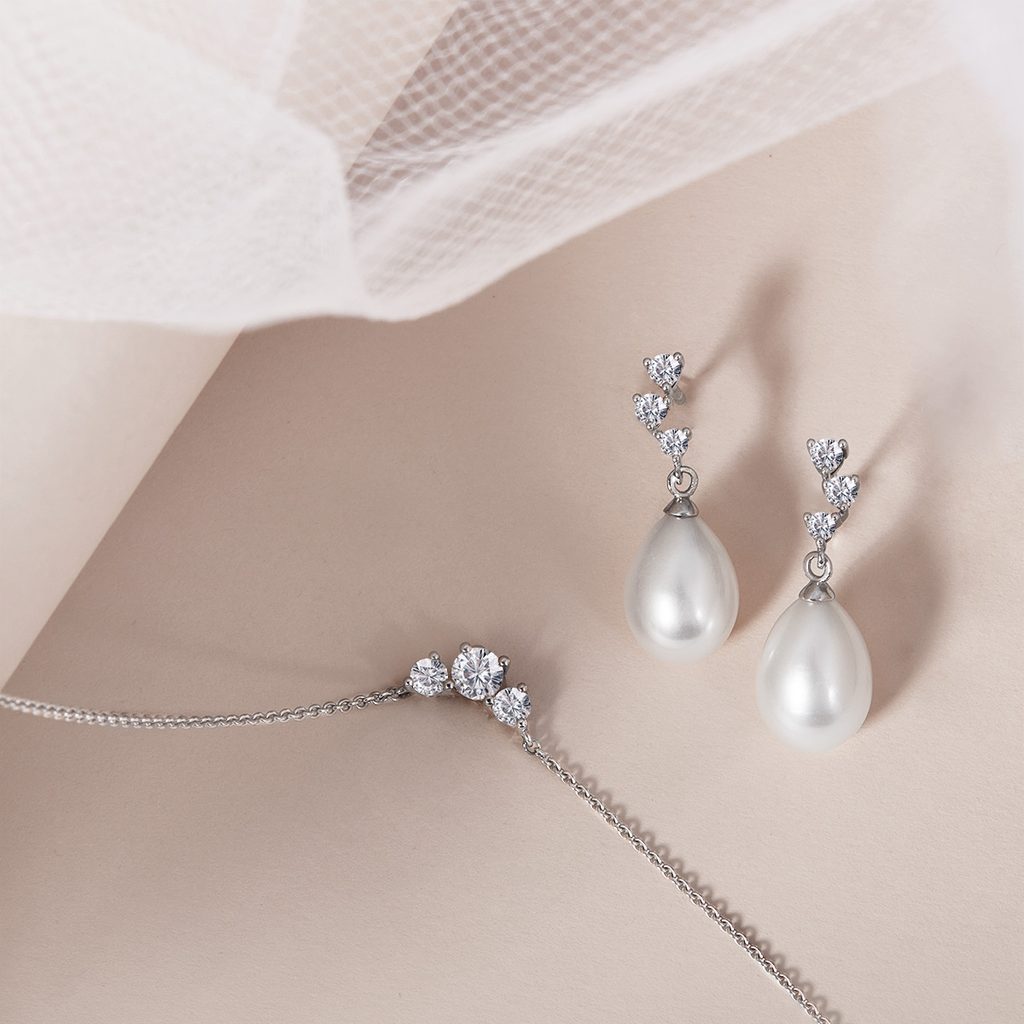 Perlenohrringe mit Diamanten | KLENOTA