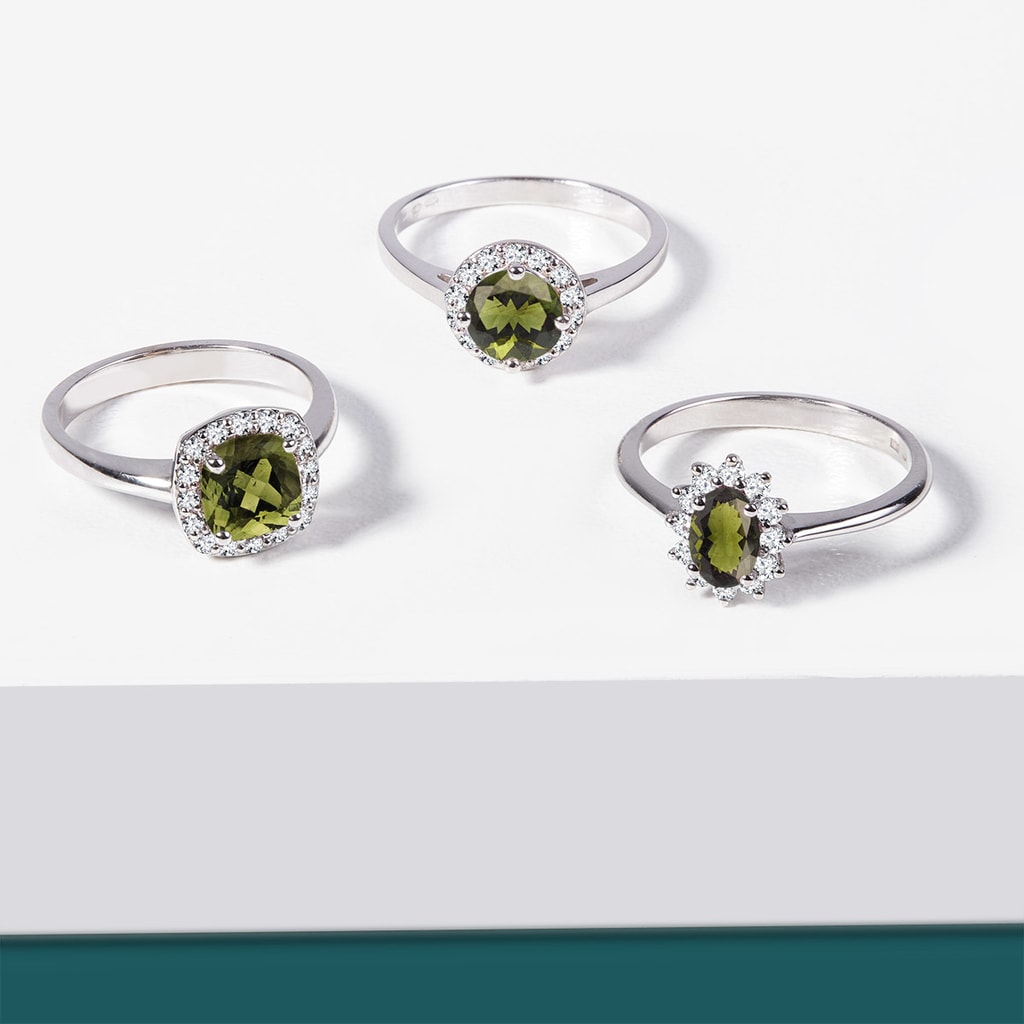 Moldavite Ring with Brilliants in White Gold | KLENOTA