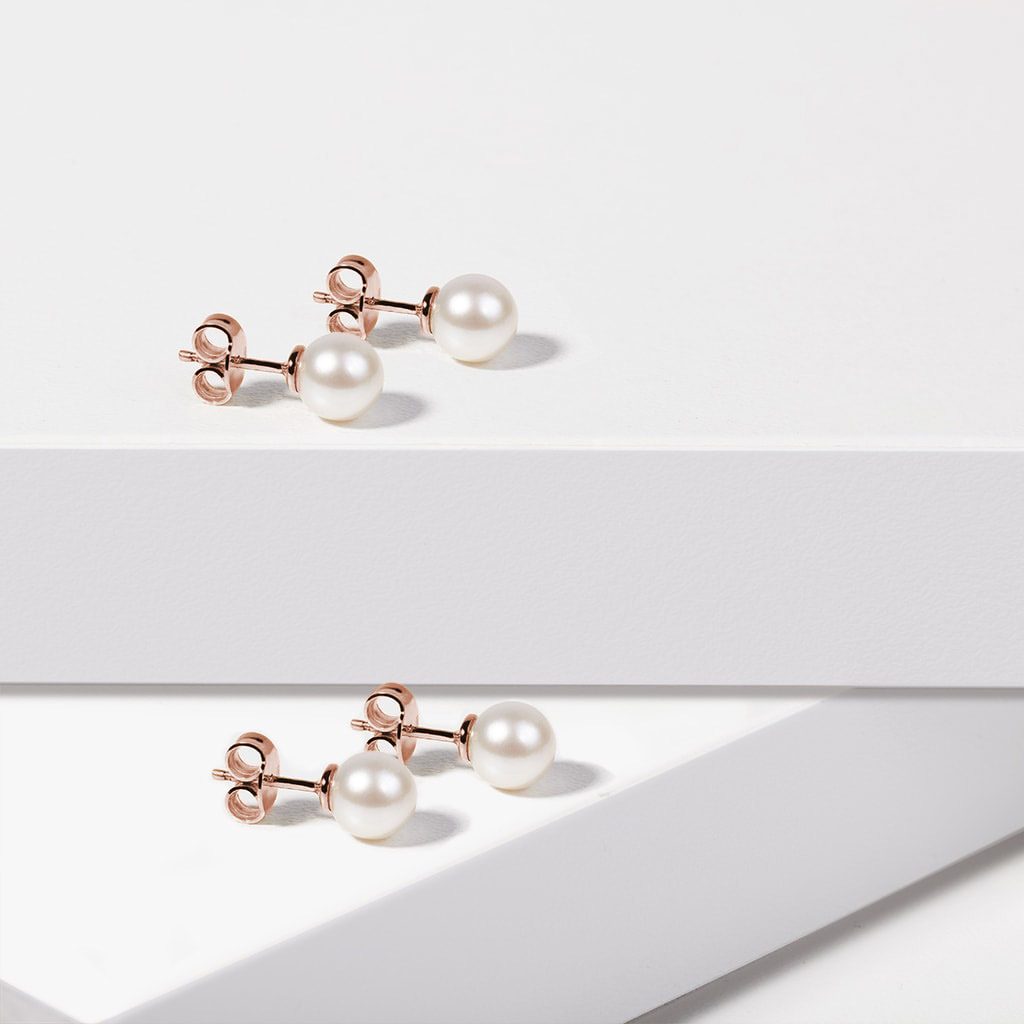 Freshwater Pearl Stud Earrings in Rose Gold | KLENOTA