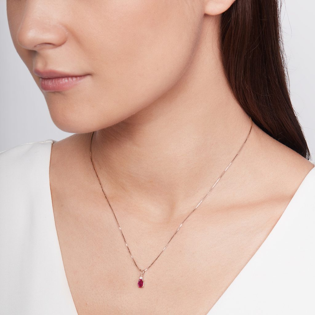 Halskette aus Roségold mit Rubin und Diamant | KLENOTA