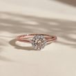 HALO PRSTEN S CHAMPAGNE DIAMANTEM V RŮŽOVÉM ZLATĚ - ZÁSNUBNÍ PRSTENY S BAREVNÝM DIAMANTEM - ZÁSNUBNÍ PRSTENY