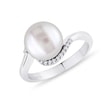 GOLD RING WITH PEARL AND DIAMONDS - PEARL RINGS{% if category.pathNames[0] != product.category.name %} - {% endif %}