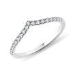 DIAMOND CHEVRON RING IN WHITE GOLD - DIAMOND RINGS{% if category.pathNames[0] != product.category.name %} - {% endif %}