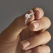 WEISSGOLDRING MIT LG-DIAMANTTROPFEN UND DIAMANTEN - VERLOBUNGSRINGE DIAMANTEN - VERLOBUNGSRINGE