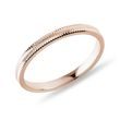 DÁMSKÝ PRSTEN S JEMNÝM GRAVÍROVÁNÍM V RŮŽOVÉM ZLATĚ - PRSTENY Z RŮŽOVÉHO ZLATA - PRSTENY