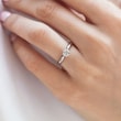 Klasický zásnubní prsten v bílém zlatě s briliantem