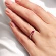 Rubínový prsten s diamanty v bílém zlatě
