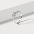 BAGUE DELUXE AVEC UN DIAMANT ET BRILLANTS PÉRIPHÉRIQUES - BAGUES DE FIANÇAILLES EN DIAMANT - BAGUES DE FIANÇAILLES
