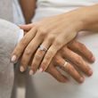 BRILIANTOVÝ ETERNITY PRSTEN V BÍLÉM ZLATĚ - DÁMSKÉ SNUBNÍ PRSTENY - SNUBNÍ PRSTENY