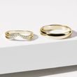 EHERINGSET AUS GELBGOLD MIT EINEM DOPPELTEN CHEVRON-RING - GELBGOLDENE TRAURINGE IM SET - TRAURINGE