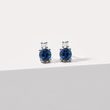 BOUCLES D'OREILLES EN OR BLANC AVEC SAPHIR BLEU - BOUCLES D'OREILLES EN SAPHIR - BOUCLES D'OREILLES