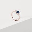 BAGUE MÉTAL OR ROSE AVEC SAPHIR ET DIAMANTS - BAGUES DE FIANÇAILLES EN SAPHIR - BAGUES DE FIANÇAILLES