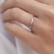 Prsten z bílého zlata s diamantem