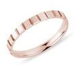 MODERNÍ PÁNSKÝ PRSTEN V LESKU V RŮŽOVÉM ZLATĚ - PRSTENY Z RŮŽOVÉHO ZLATA - PRSTENY