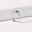 BAGUE EN OR ROSE DÉLICATE AVEC ÉMERAUDE ET DIAMANTS - BAGUES EN ÉMERAUDE - BAGUES