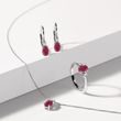 COLLIER ET BOUCLES D'OREILLES EN OR BLANC, RUBIS, DIAMANTS - ENSEMBLES DE BIJOUX EN GEMMES - BIJOUX