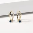 BOUCLES D'OREILLES RUBAN EN OR AVEC SAPHIRS BLEUS - BOUCLES D'OREILLES EN SAPHIR - BOUCLES D'OREILLES