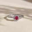 HALO-RING MIT RUBIN UND DIAMANTEN IN WEISSGOLD - RUBIN-VERLOBUNGSRINGE - VERLOBUNGSRINGE