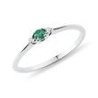 WHITE GOLD RING WITH EMERALD AND DIAMOND - EMERALD RINGS{% if category.pathNames[0] != product.category.name %} - {% endif %}