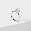 PRSTEN S LAB GROWN DIAMANTEM PRINCESS V BÍLÉM ZLATĚ - ZÁSNUBNÍ PRSTENY S LAB GROWN DIAMANTY - ZÁSNUBNÍ PRSTENY