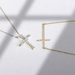 Collier-chaîne en or jaune avec pendentif en croix