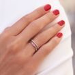 Prsten s růžovým safírem a diamanty v bílém zlatě