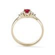 PRSTEN ZE ŽLUTÉHO 14K ZLATA S RUBÍNEM A DIAMANTY - ZÁSNUBNÍ PRSTENY S RUBÍNEM - ZÁSNUBNÍ PRSTENY