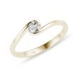 ASYMMETRISCHER DIAMANT-RING IN GELBGOLD - VERLOBUNGSRINGE MIT BRILLANT{% if category.pathNames[0] != product.category.name %} - {% endif %}