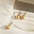 GOLDCOLLIER MIT SÜDSEEPERLE UND DREI DIAMANTEN - PERLEN ANHÄNGER - PERLEN