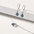 BOUCLES D'OREILLES EN OR BLANC COMPOSÉES DE TOPAZES LONDON BLUE ET DE DIAMANTS - BOUCLES D'OREILLES EN TOPAZE - BOUCLES D'OREILLES