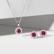 BOUCLES D'OREILLES AURÉOLE EN OR BLANC AVEC RUBIS ET DIAMANTS - BOUCLES D'OREILLES EN RUBIS - BOUCLES D'OREILLES