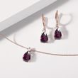 BOUCLES D'OREILLES EN OR ROSE AVEC DIAMANTS ET RHODOLITES - BOUCLES D'OREILLES AVEC GEMMES - BOUCLES D'OREILLES